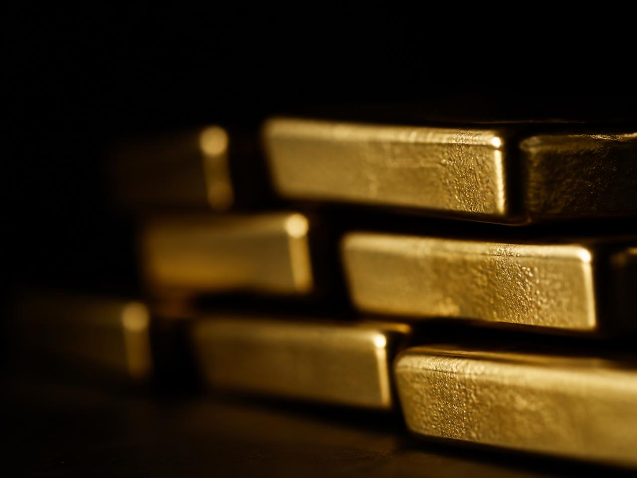 Restrained study of refined gold bullion under low institutional lighting